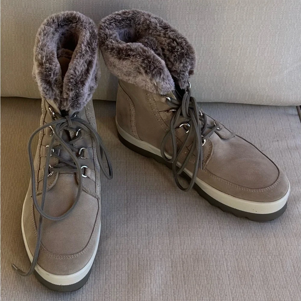 Cougar Grey Vanetta Suede Fur-Lined Winter Boots, size 11
